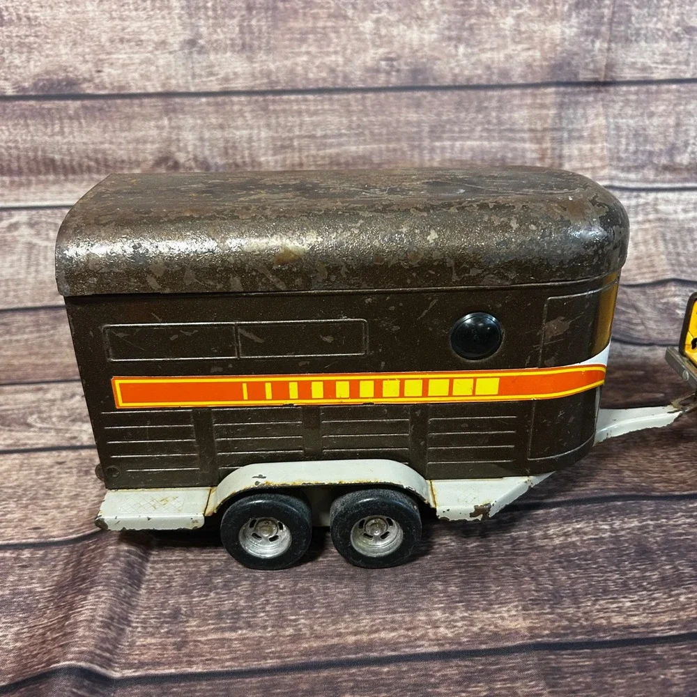 Vintage Ertl International Scout II Brown Terra Pickup Truck and Horse Trailer